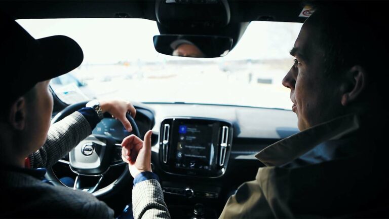 1on1_discussion_in_car